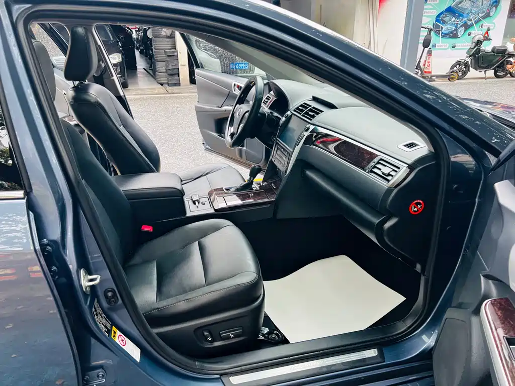 Toyota Camry 2017 — фото 10