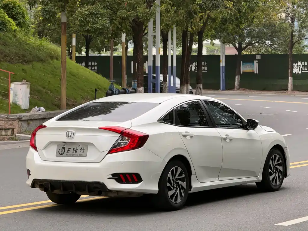 Honda Civic 2017 — фото 24