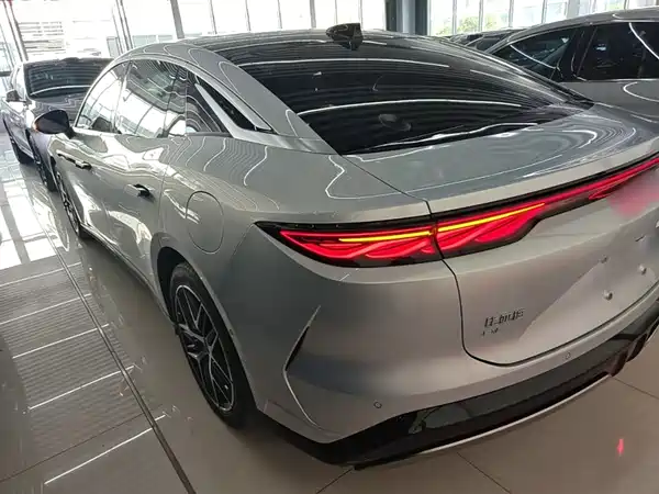 BYD Han L 2025
