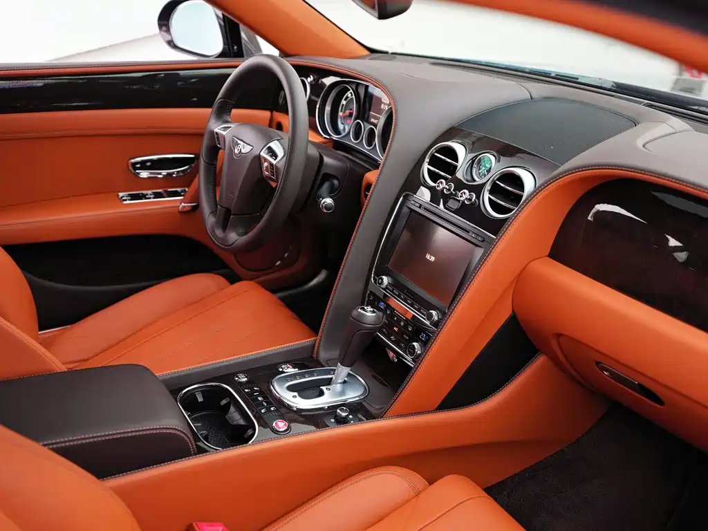 Bentley Flying Spur 2017 — фото 15