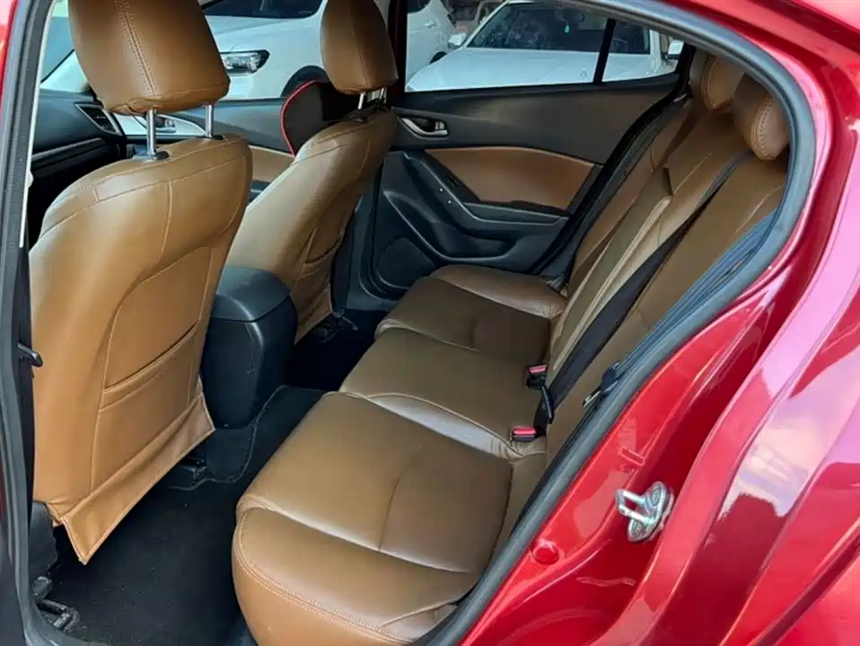 Mazda 3 Axela 2018 — фото 13