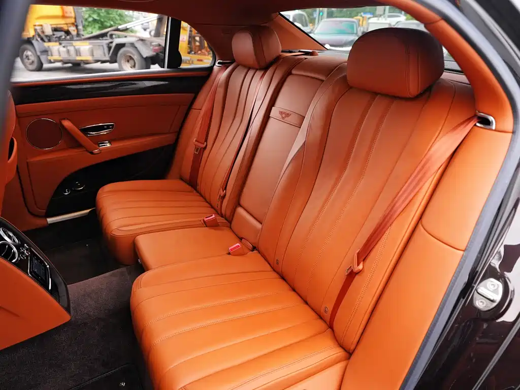 Bentley Flying Spur 2017 — фото 12