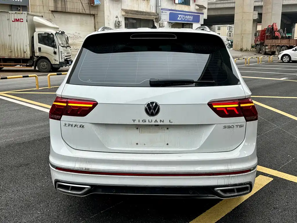 Volkswagen Tiguan L 2023 — фото 12