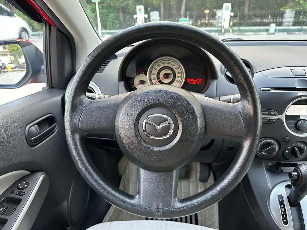 Mazda 2 2012 — фото 27