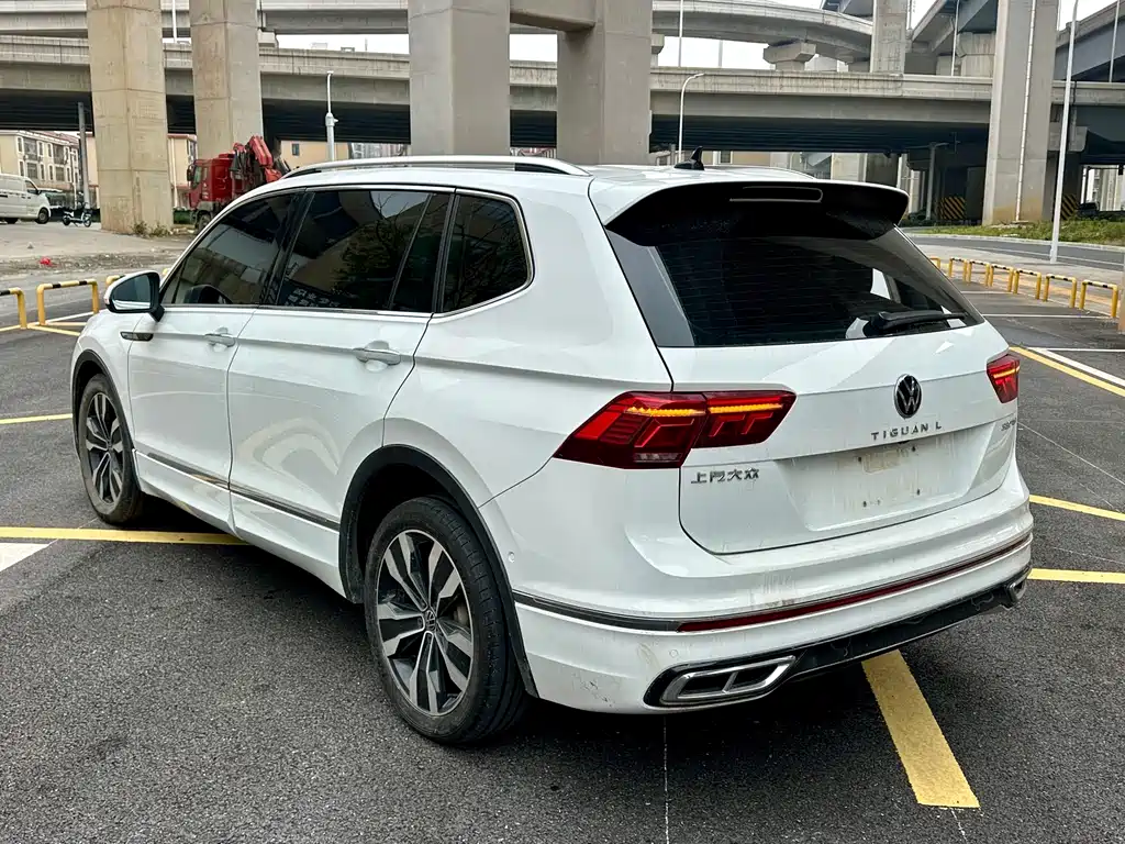 Volkswagen Tiguan L 2023 — фото 13