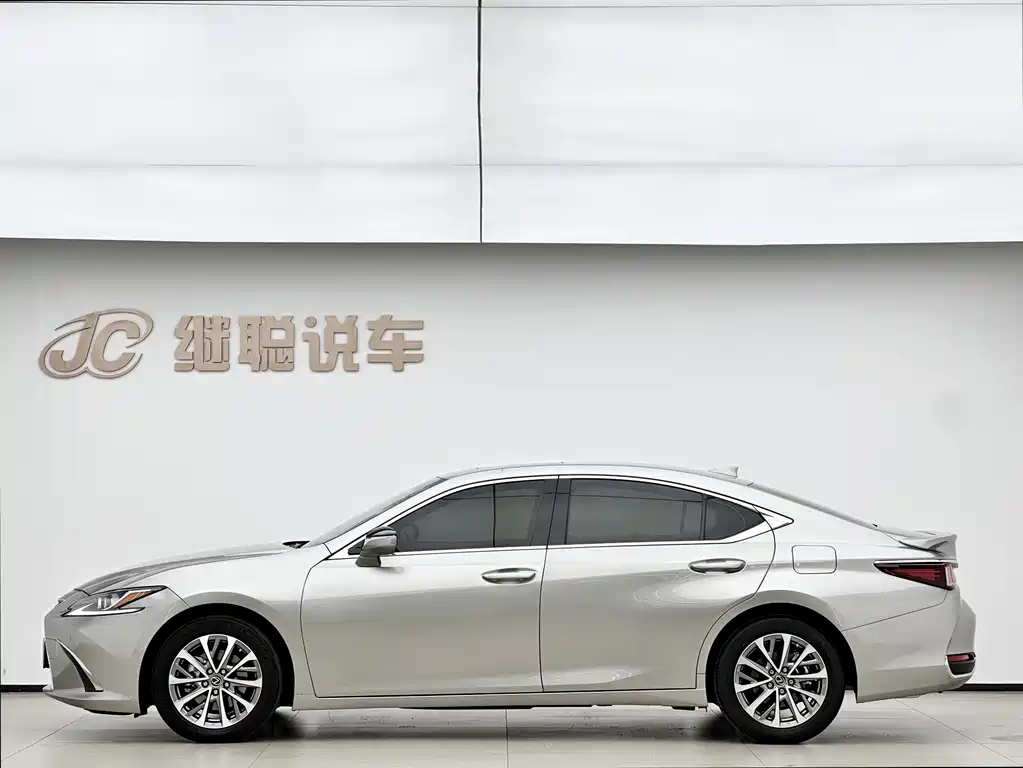 Lexus ES 2022 — фото 6