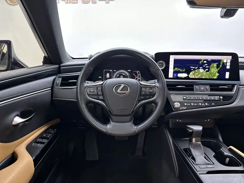 Lexus ES 2022 — фото 13