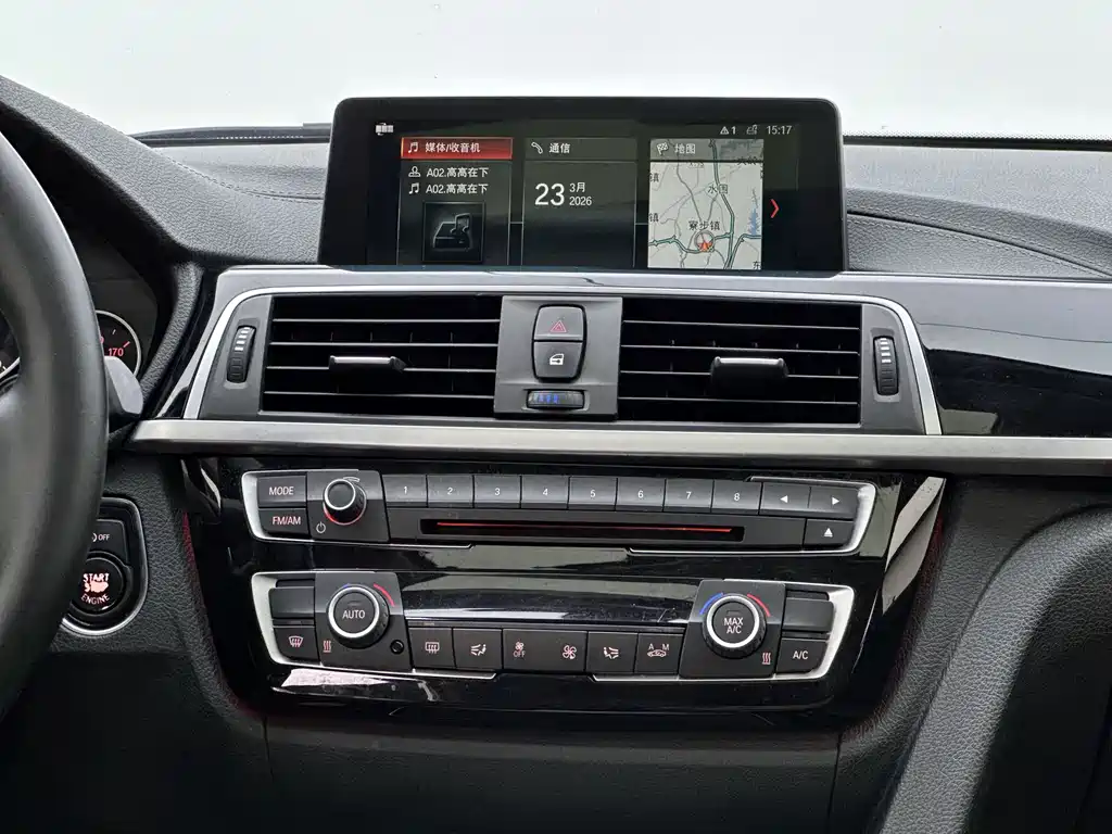 BMW 3 Series 2019 — фото 16