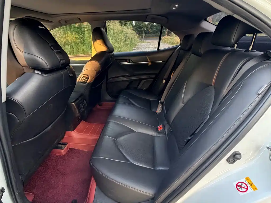 Toyota Camry 2018 — фото 10