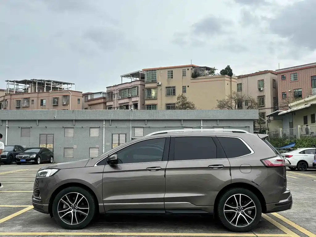 Ford Edge 2020 — фото 10