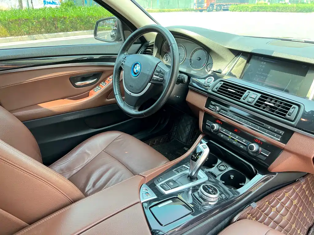 BMW 5 Series 2015 — фото 13