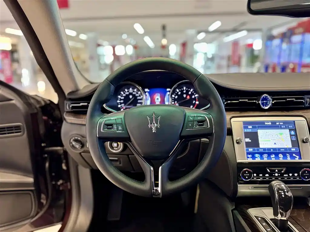Maserati Quattroporte 2016 — фото 12