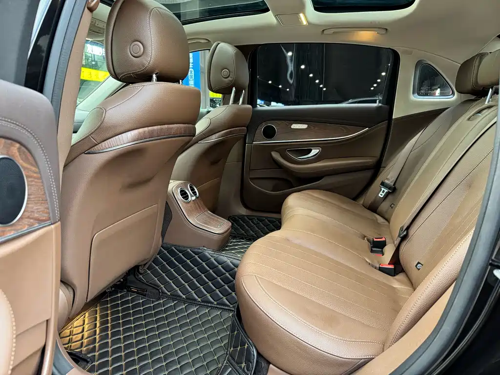 Mercedes-Benz E-Class 2022 — фото 11