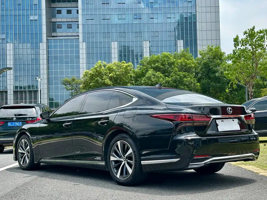 Lexus LS 2021 — фото 12
