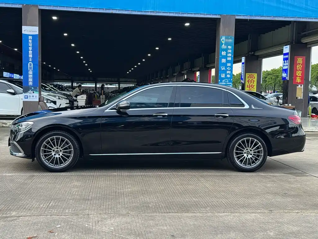 Mercedes-Benz E-Class 2022 — фото 17