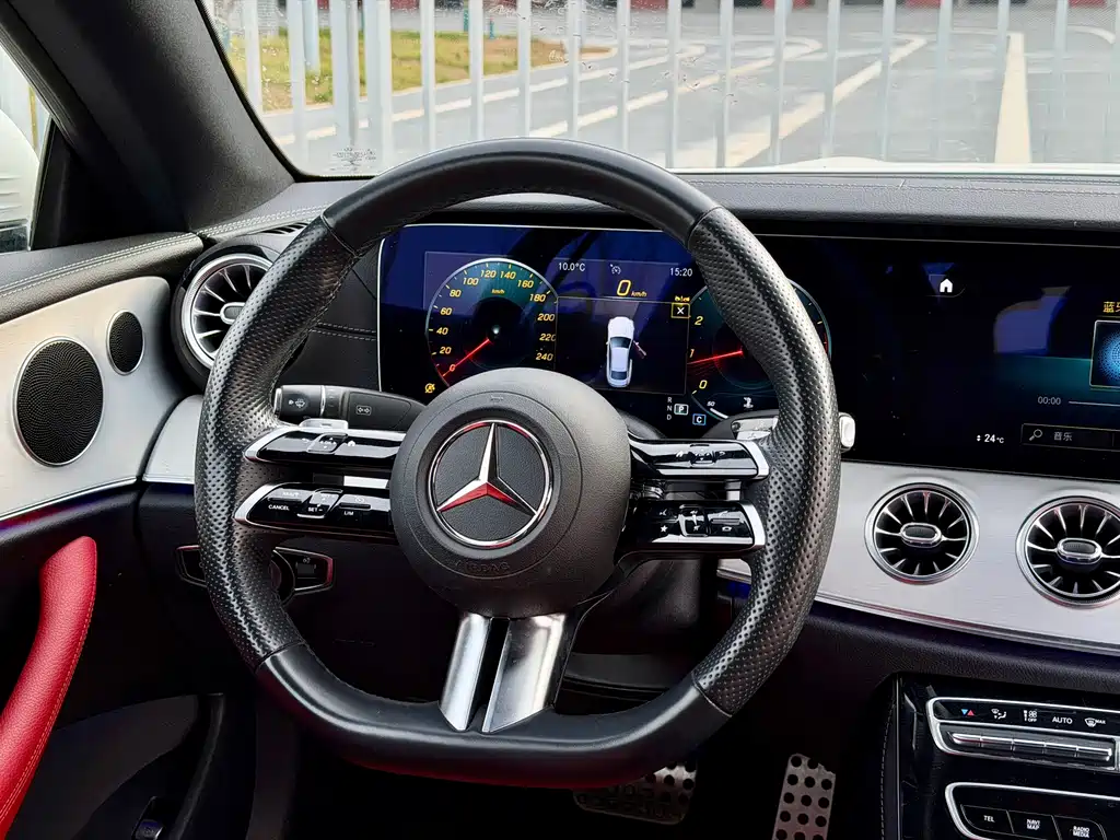 Mercedes-Benz E-Class 2023 — фото 12