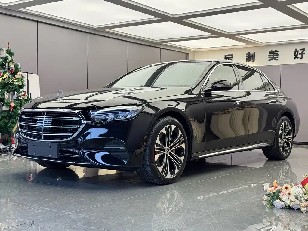 Mercedes-Benz E-Class 2025 — фото 1