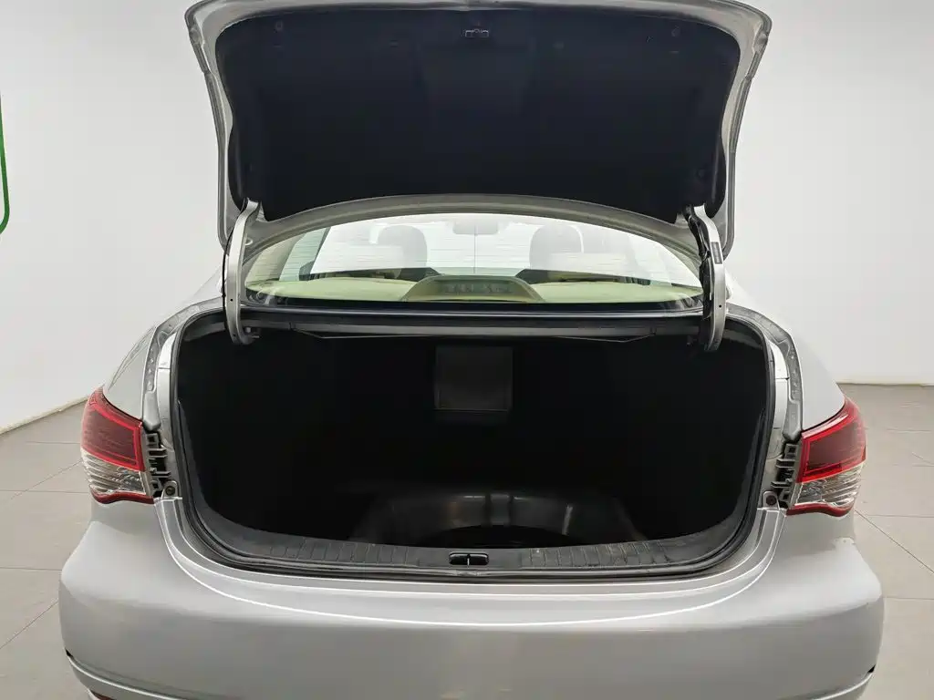 Nissan Sylphy 2014 — фото 16