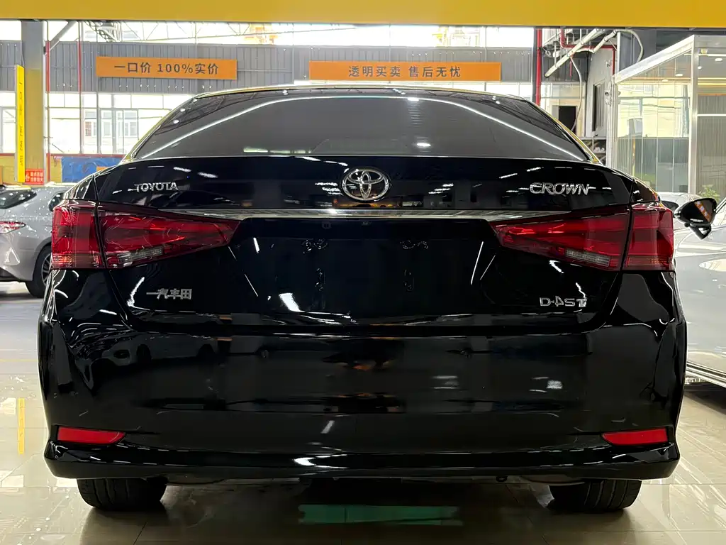 Toyota Crown 2016 — фото 8
