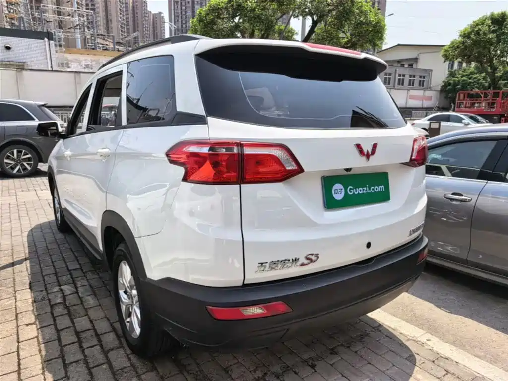 Wuling Hongguang S3 2018 — фото 5