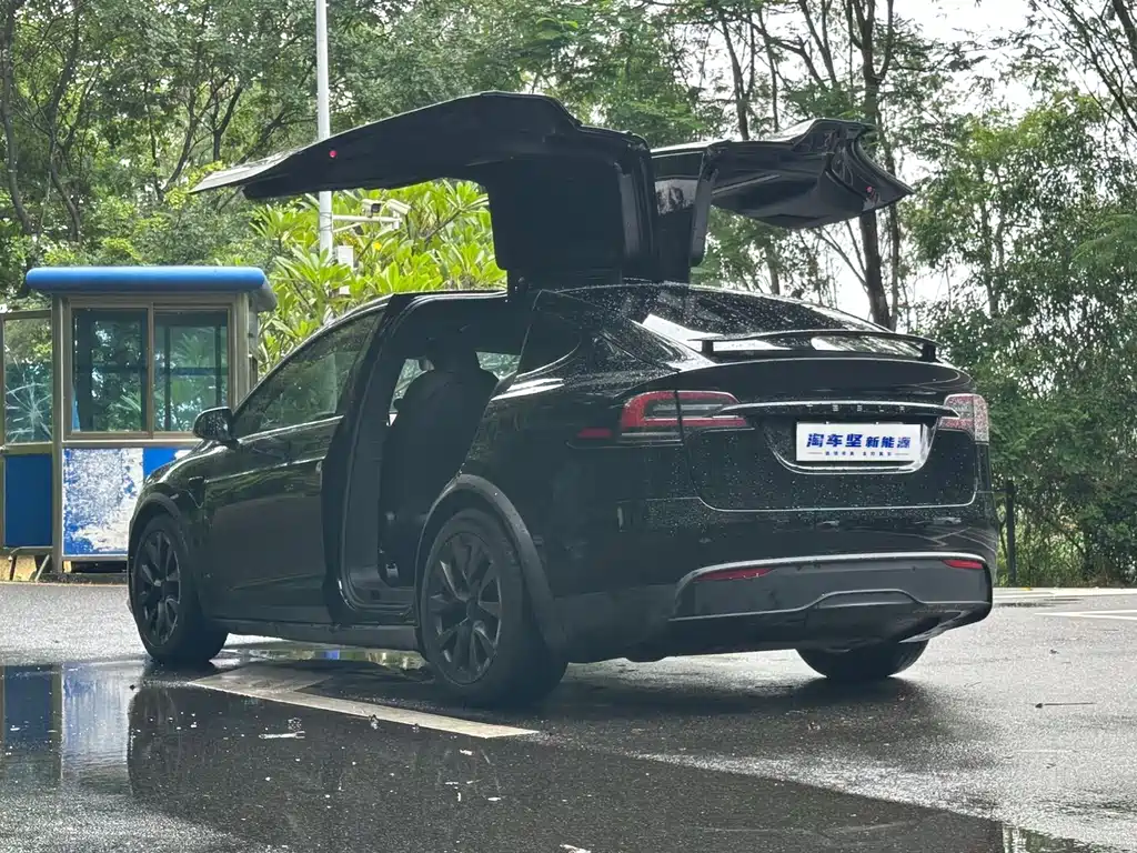 Tesla Model X 2023 — фото 3