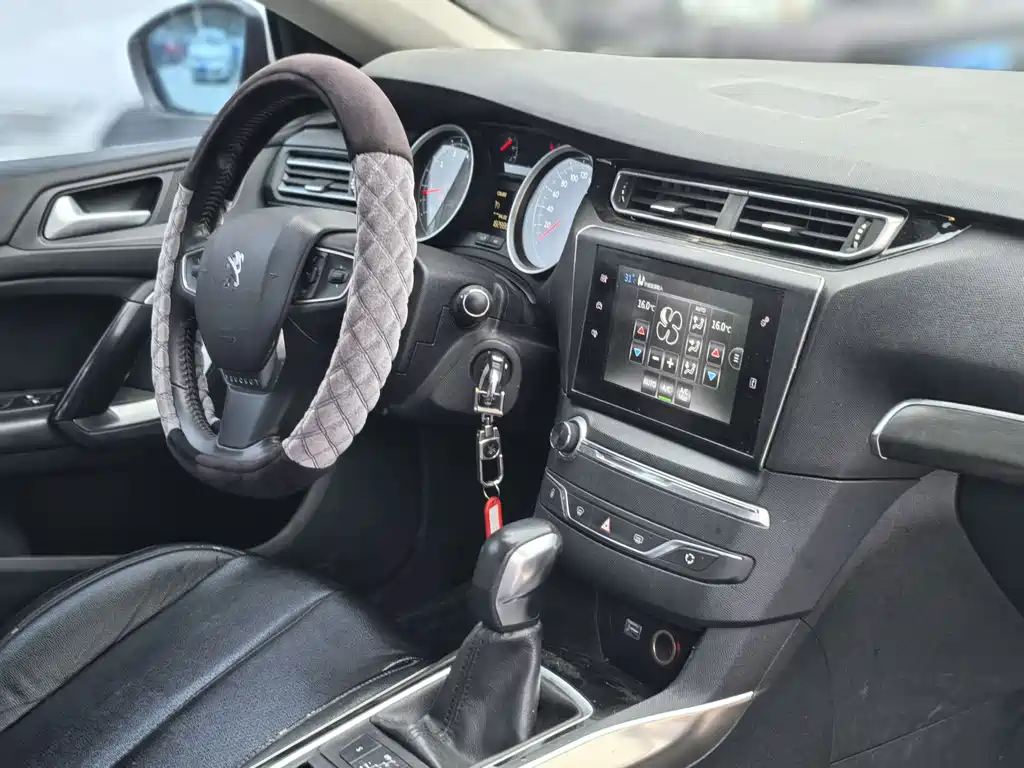 Peugeot 408 2016 — фото 17