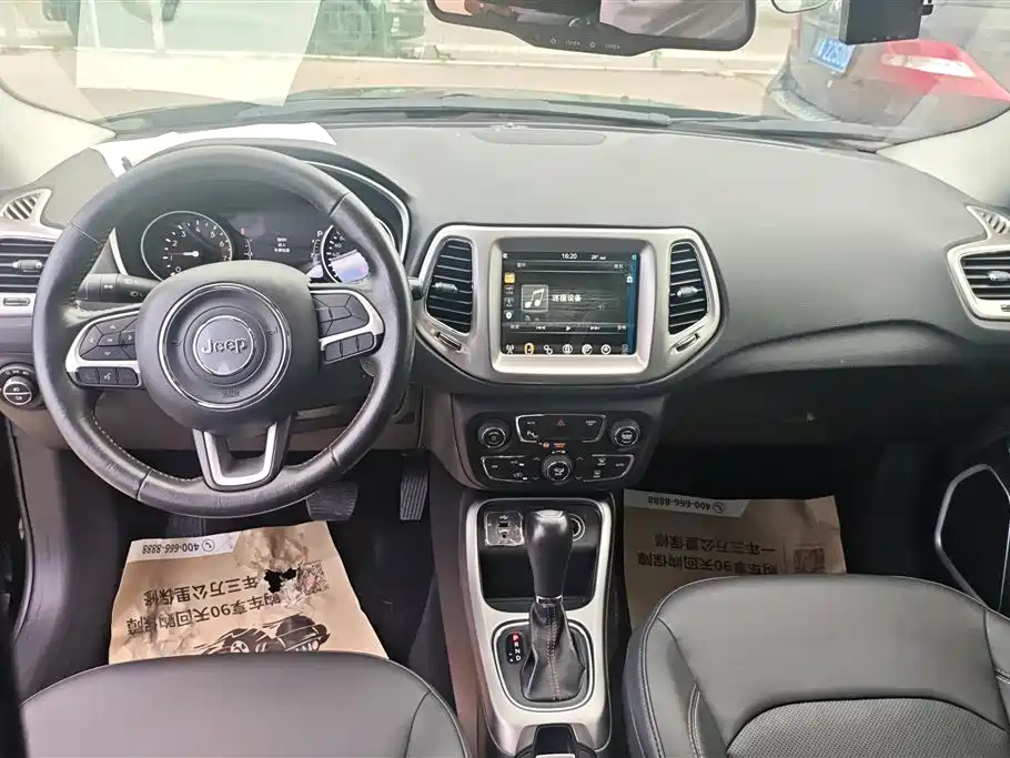 Jeep Compass 2017 — фото 12