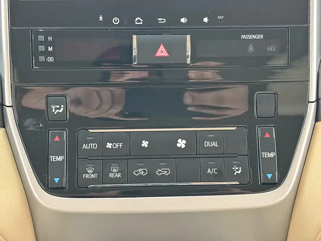 Toyota Land Cruiser 2017 — фото 14