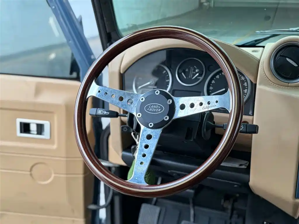 Land Rover Defender 2011 — фото 11