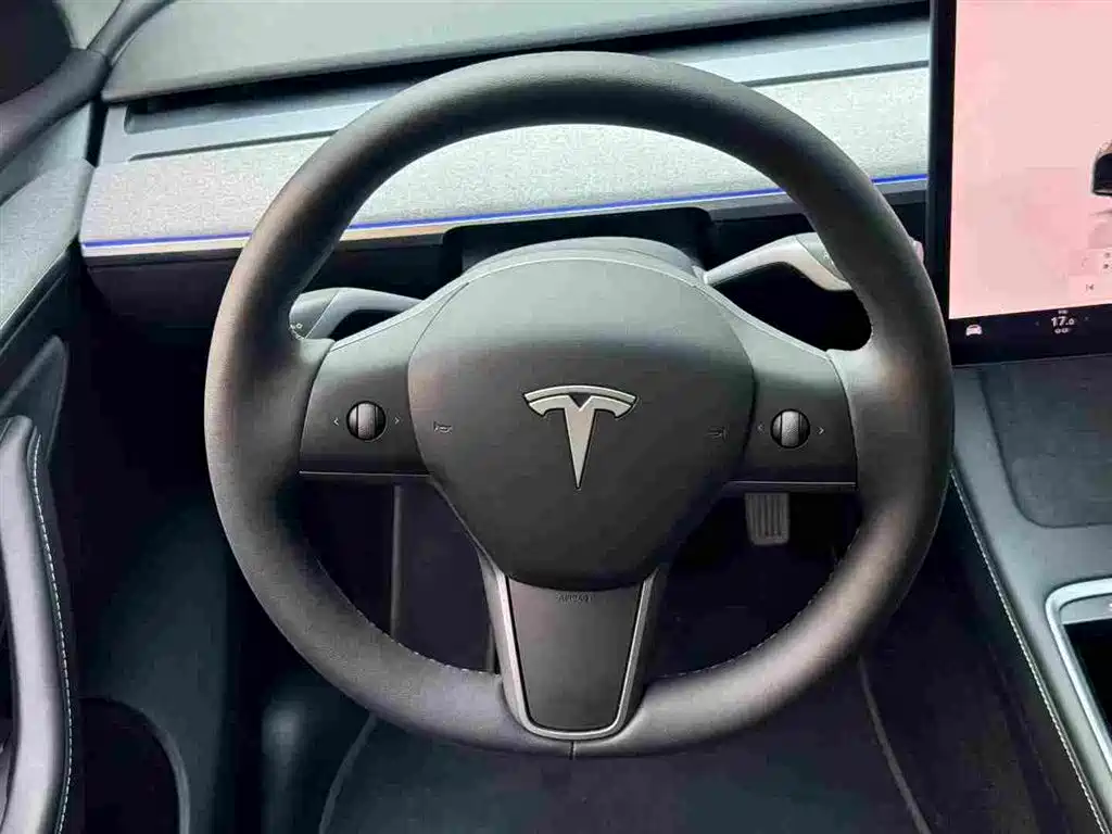 Tesla Model Y 2024 — фото 6