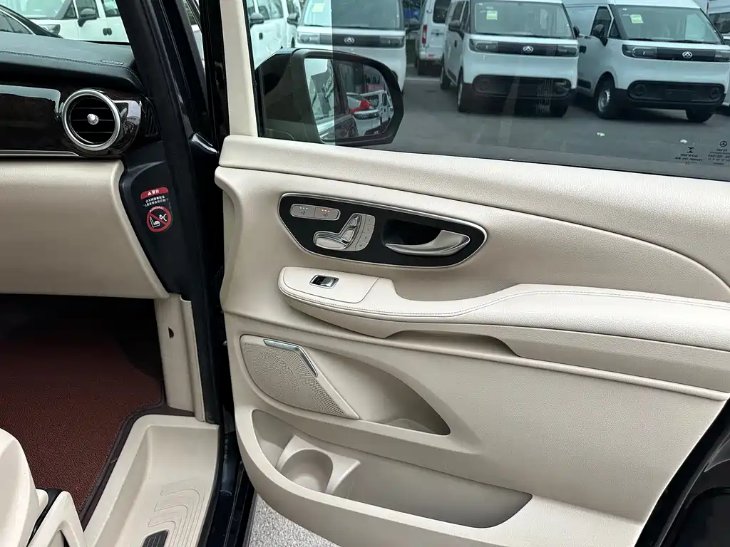 Mercedes-Benz V-Class 2016 — фото 29