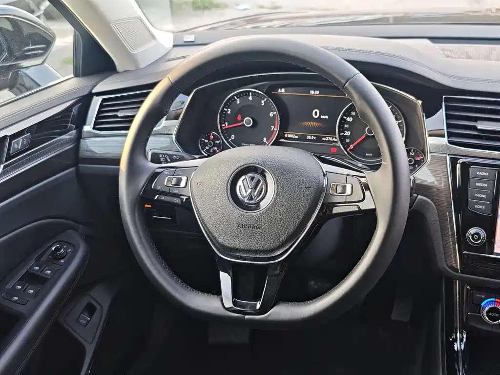 Volkswagen Phideon 2017 — фото 15