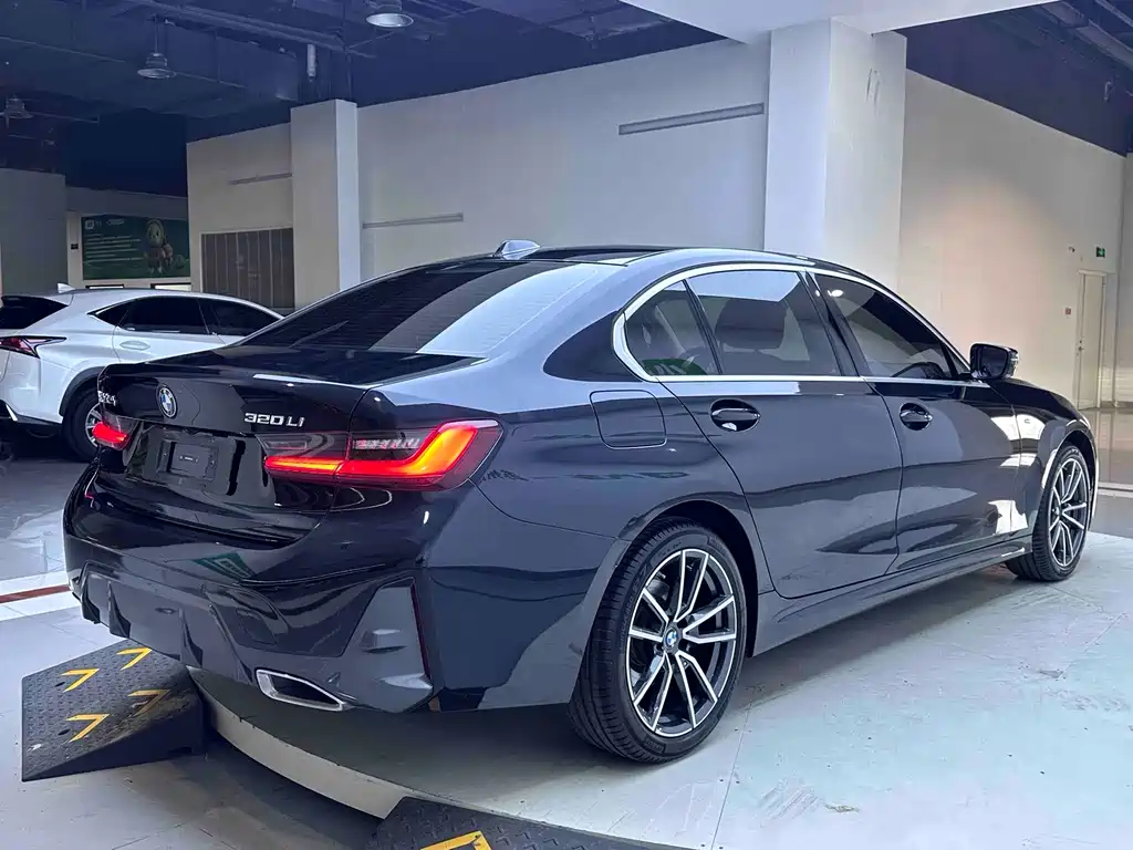 BMW 3 Series 2023