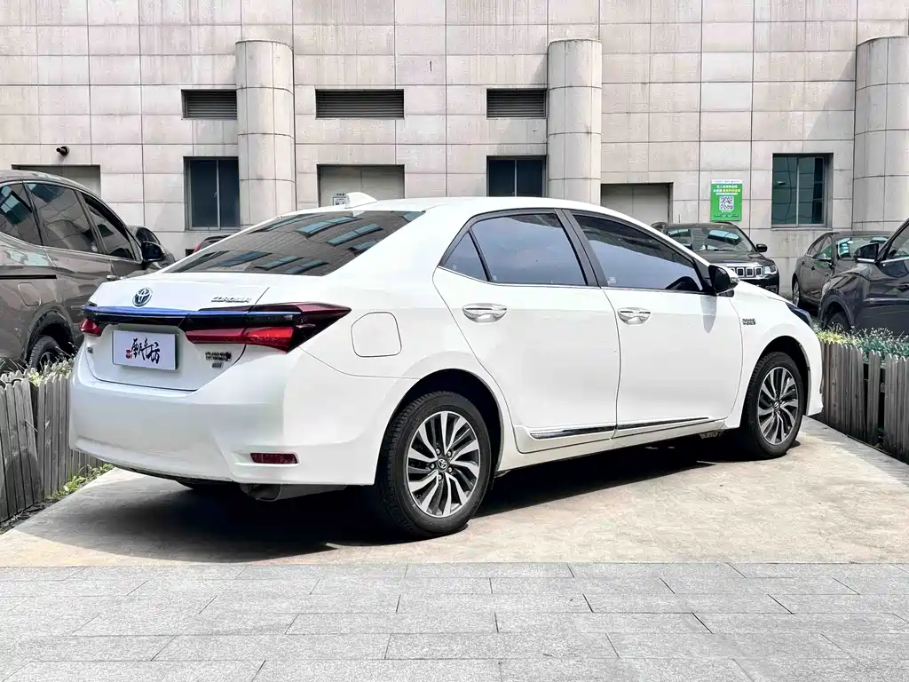 Toyota Corolla Hybrid 2020 — фото 3