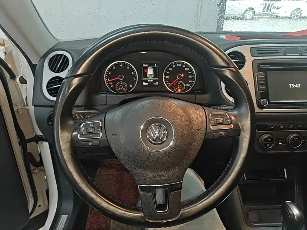 Volkswagen Tiguan 2016 — фото 11