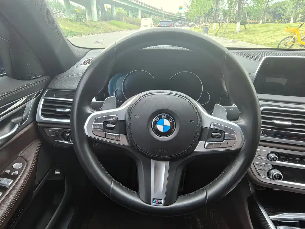 BMW 7 Series 2019 — фото 16