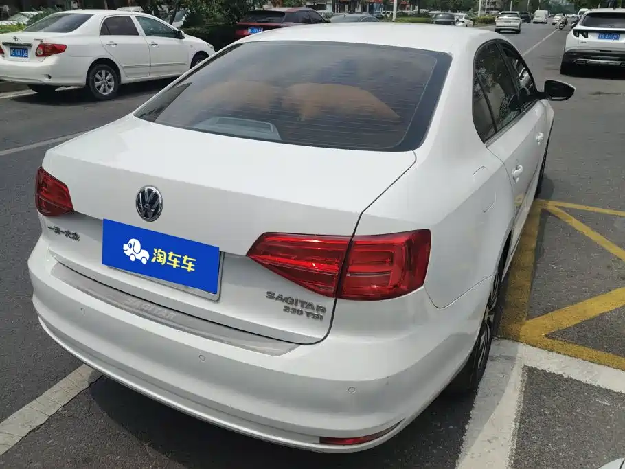 Volkswagen Sagitar 2015