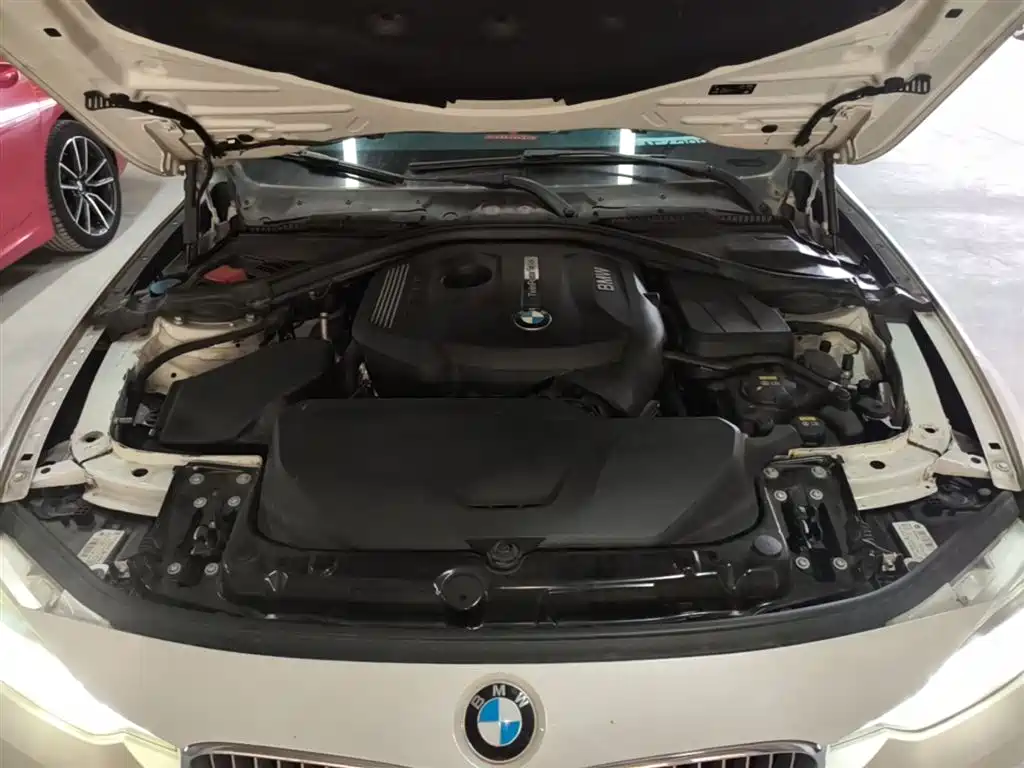 BMW 3 Series 2018 — фото 20