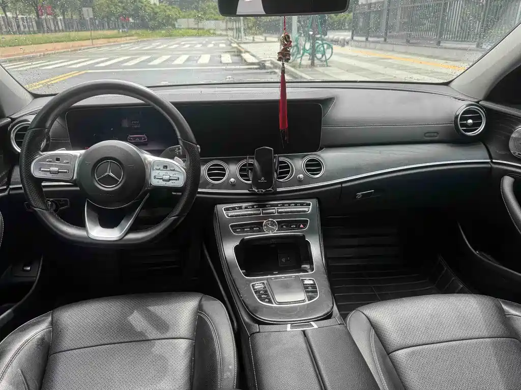 Mercedes-Benz E-Class 2019 — фото 12
