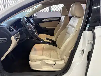 Volkswagen Sagitar 2014