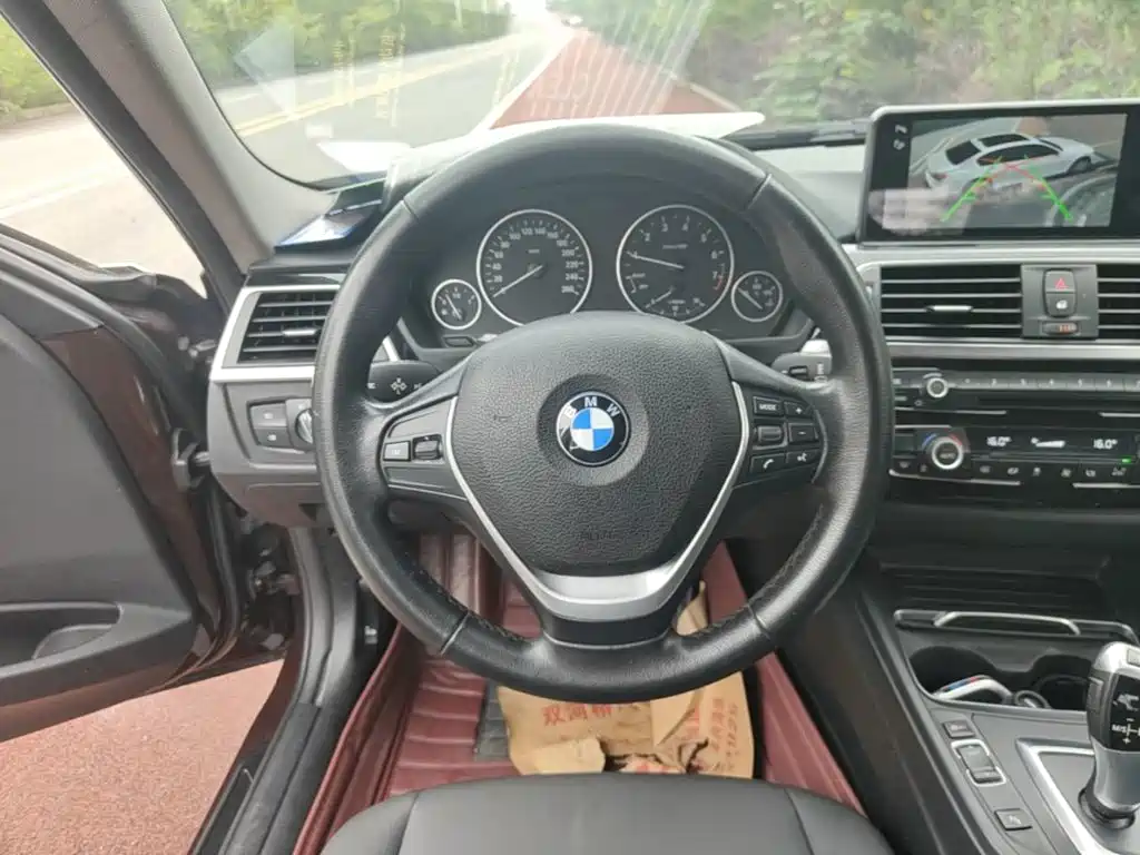 BMW 3 Series 2017 — фото 11