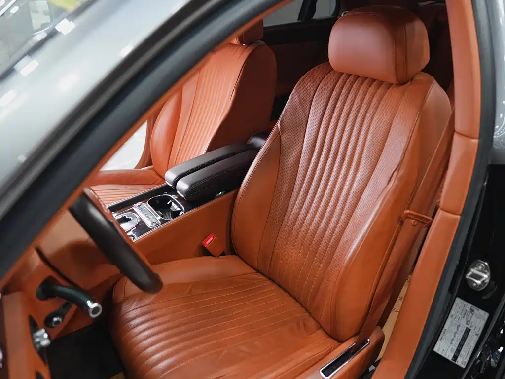 Bentley Flying Spur 2018 — фото 13