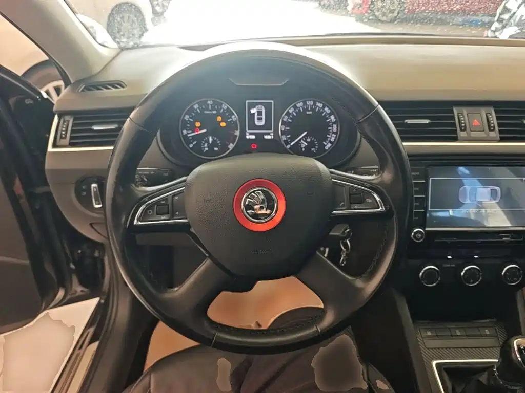 Skoda Octavia 2015 — фото 11