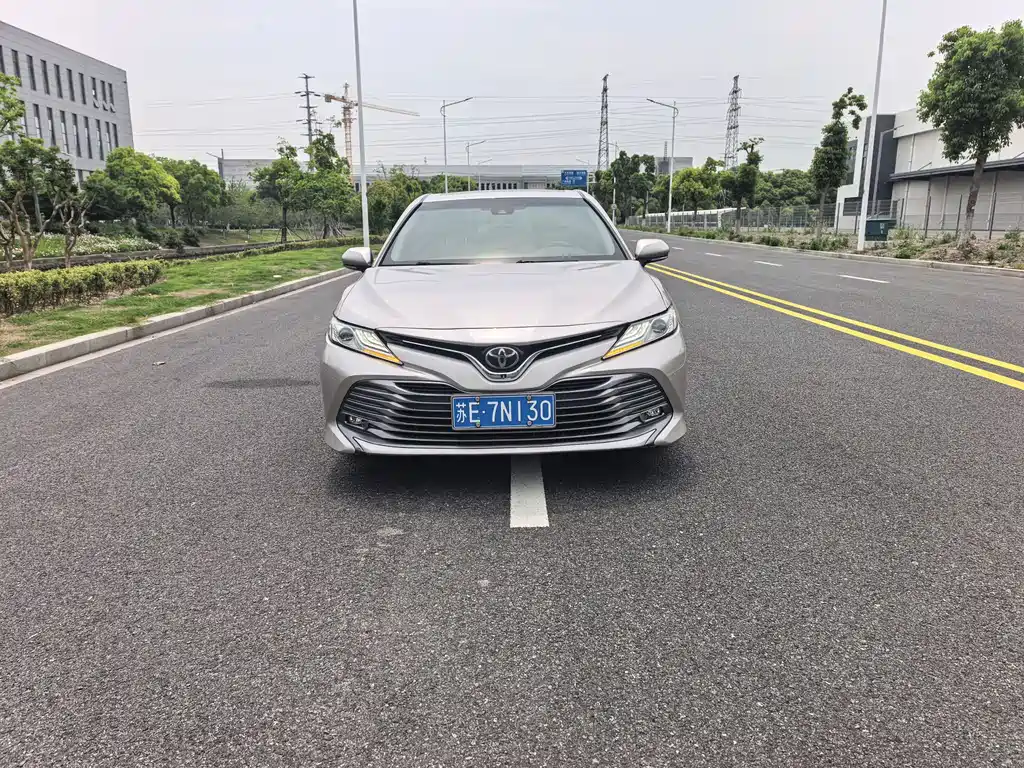 Toyota Camry 2018 — фото 2