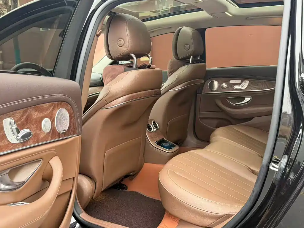 Mercedes-Benz E-Class 2023 — фото 6