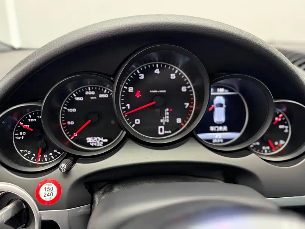 Porsche Cayenne 2015 — фото 10