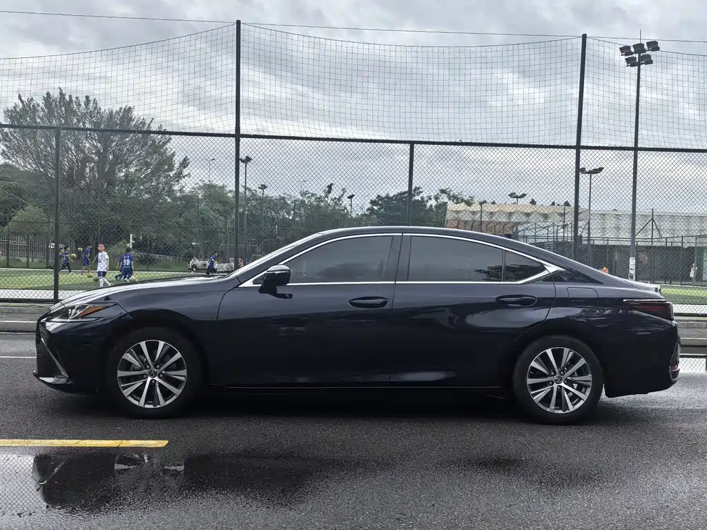 Lexus ES 2020