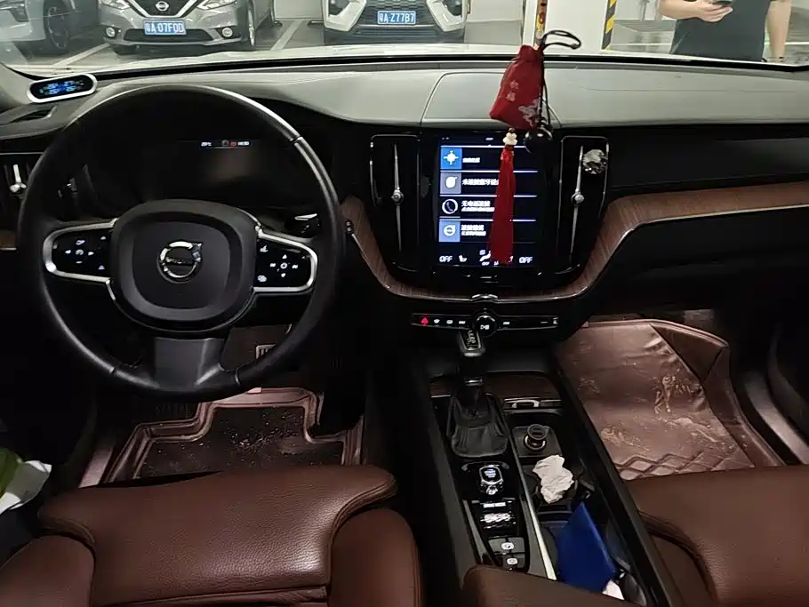 Volvo XC60 2020 — фото 12
