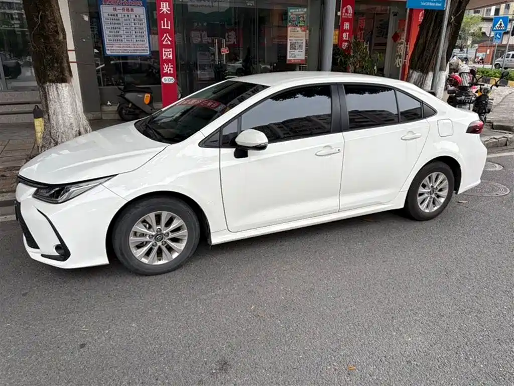 Toyota Corolla 2022 — фото 3