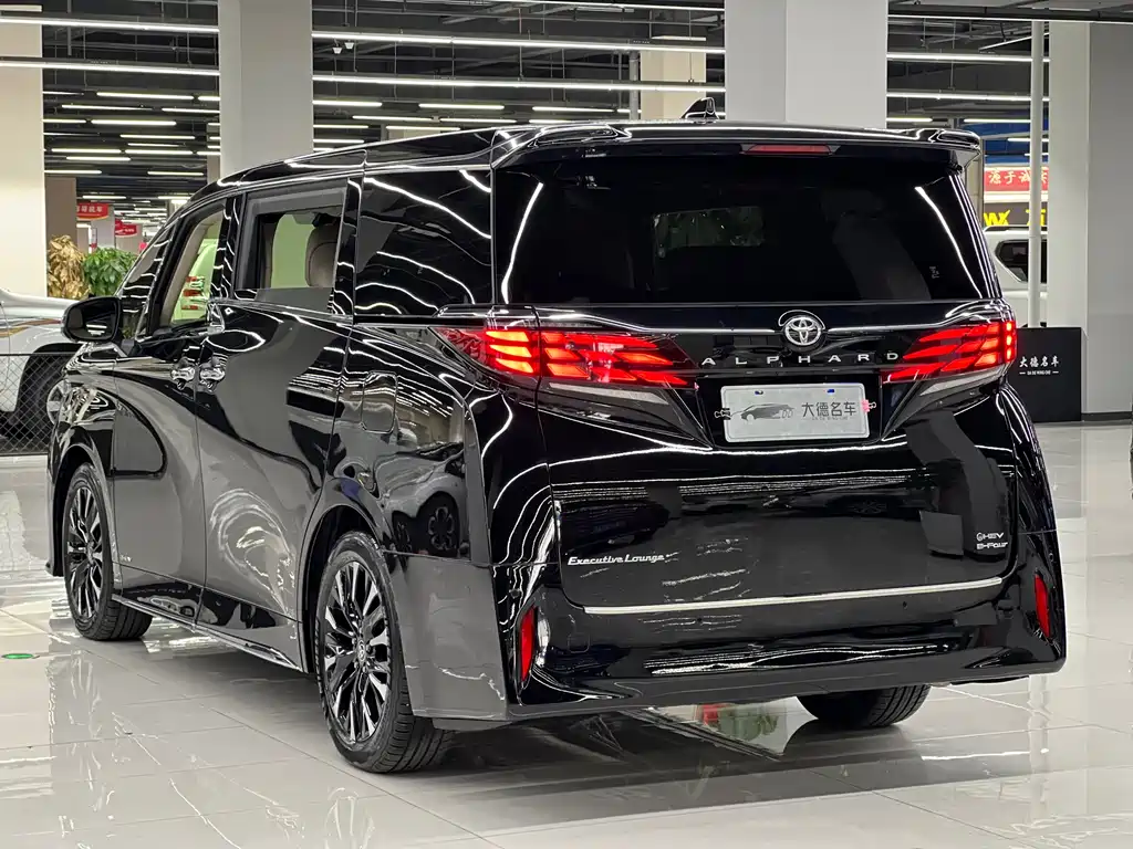 Toyota Alphard 2025 — фото 6